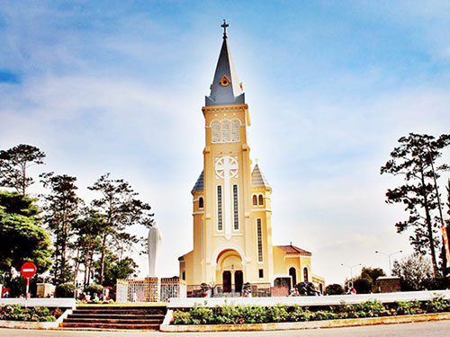 Nhà thờ Con Gà  biểu tượng kiến trúc Đà Lạt   