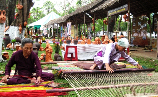 lang chieu cam ne 1 - Khám phá nét đẹp Làng Chiếu Cẩm Nê - Đà Nẵng