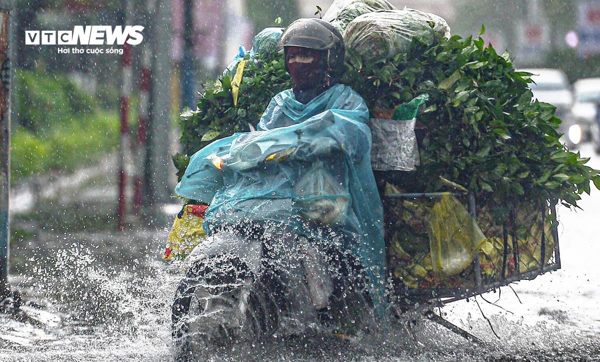 Dự Báo Thời Tiết Hôm Nay 17/10: Miền Trung Đón Mưa Lớn Diện Rộng, Cảnh Báo Lũ Và Sạt Lở