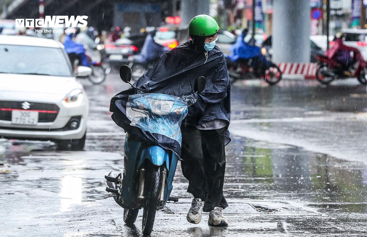Dự Báo Thời Tiết Hôm Nay 14/10: Miền Bắc Và Trung Bộ Tiếp Tục Mưa To, Nguy Cơ Lốc Sét Và Ngập Lụt