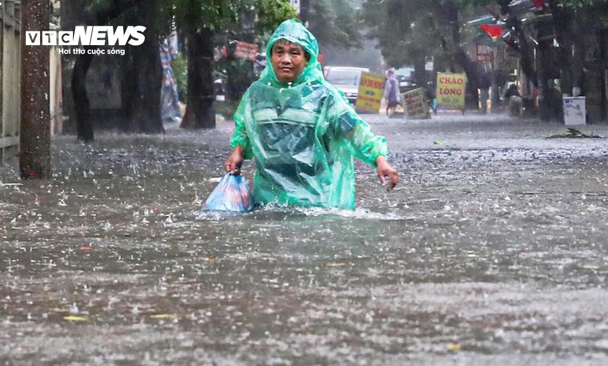 Dự Báo Thời Tiết Hôm Nay 8/10: Bắc Bộ hứng mưa lớn, nguy cơ lũ quét và sạt lở đất